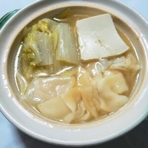 超簡単うまうま餃子鍋【市販の餃子と袋麺で】